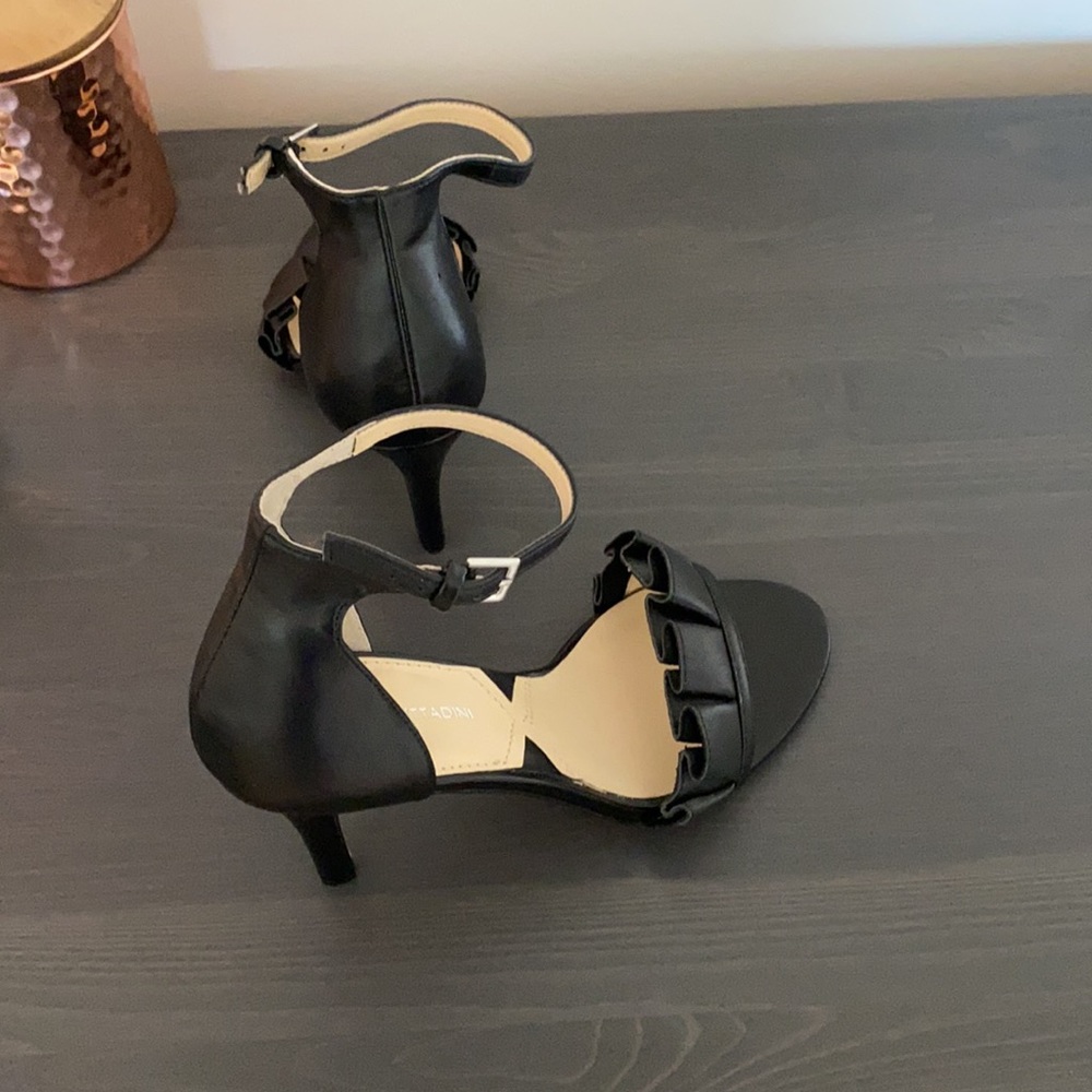 Black Ruffle Pumps - Picture 4 of 6